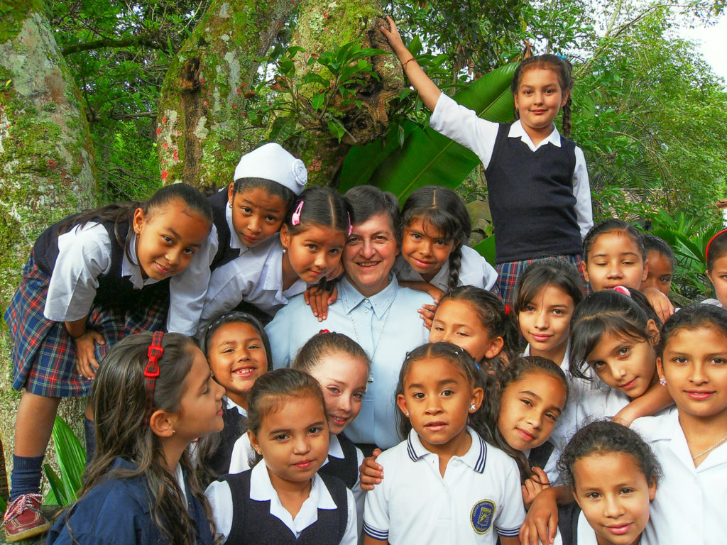 Foto Hna Ligia mit Kinder